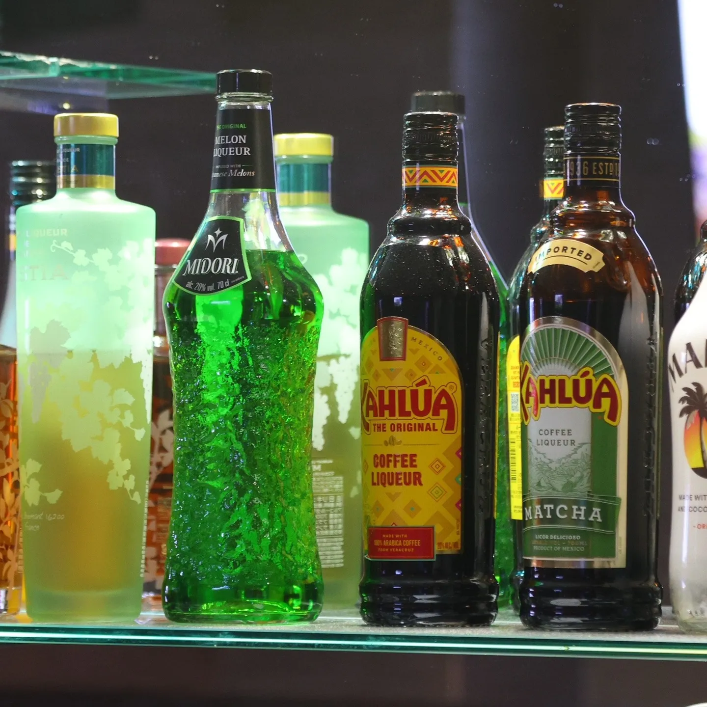 今日は特別な日、ハッピーアワーです！通常よりもお得な料金で、...